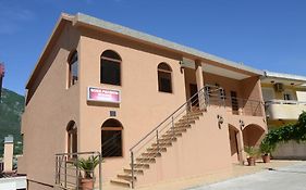 Rooms & Apartments Dobrotski Dvori